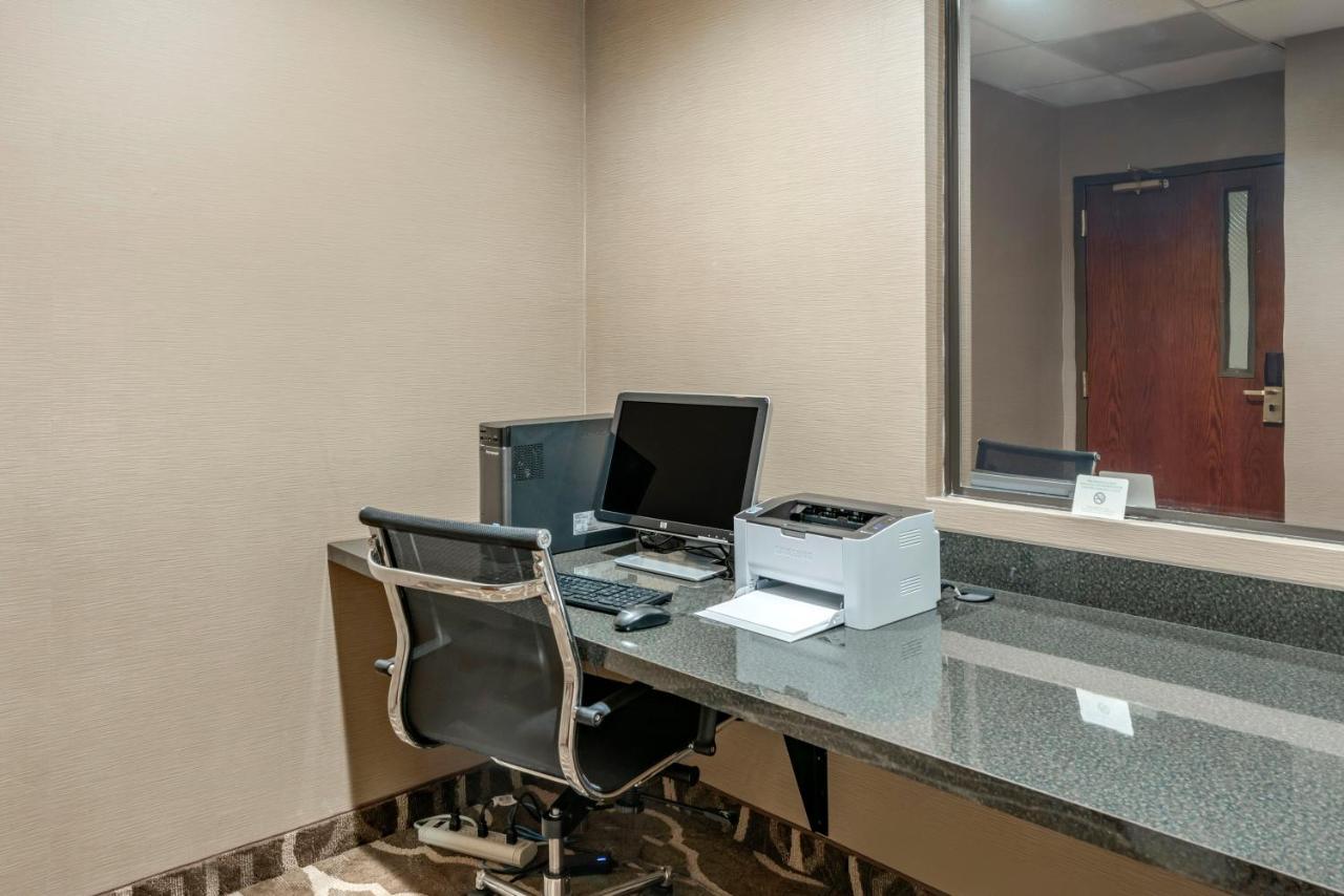 Comfort Inn & Suites St Louis-O'Fallon Buitenkant foto