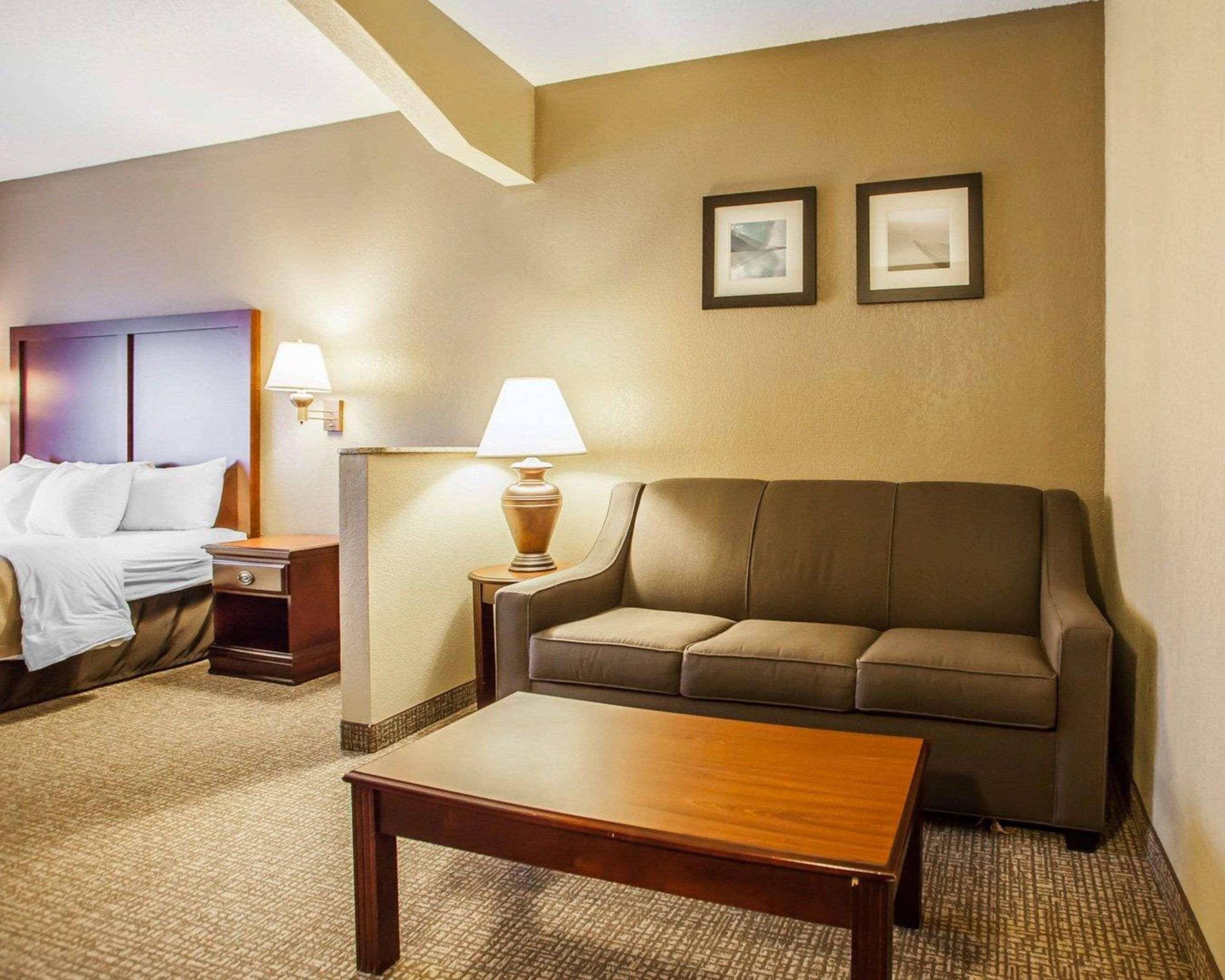 Comfort Inn & Suites St Louis-O'Fallon Buitenkant foto