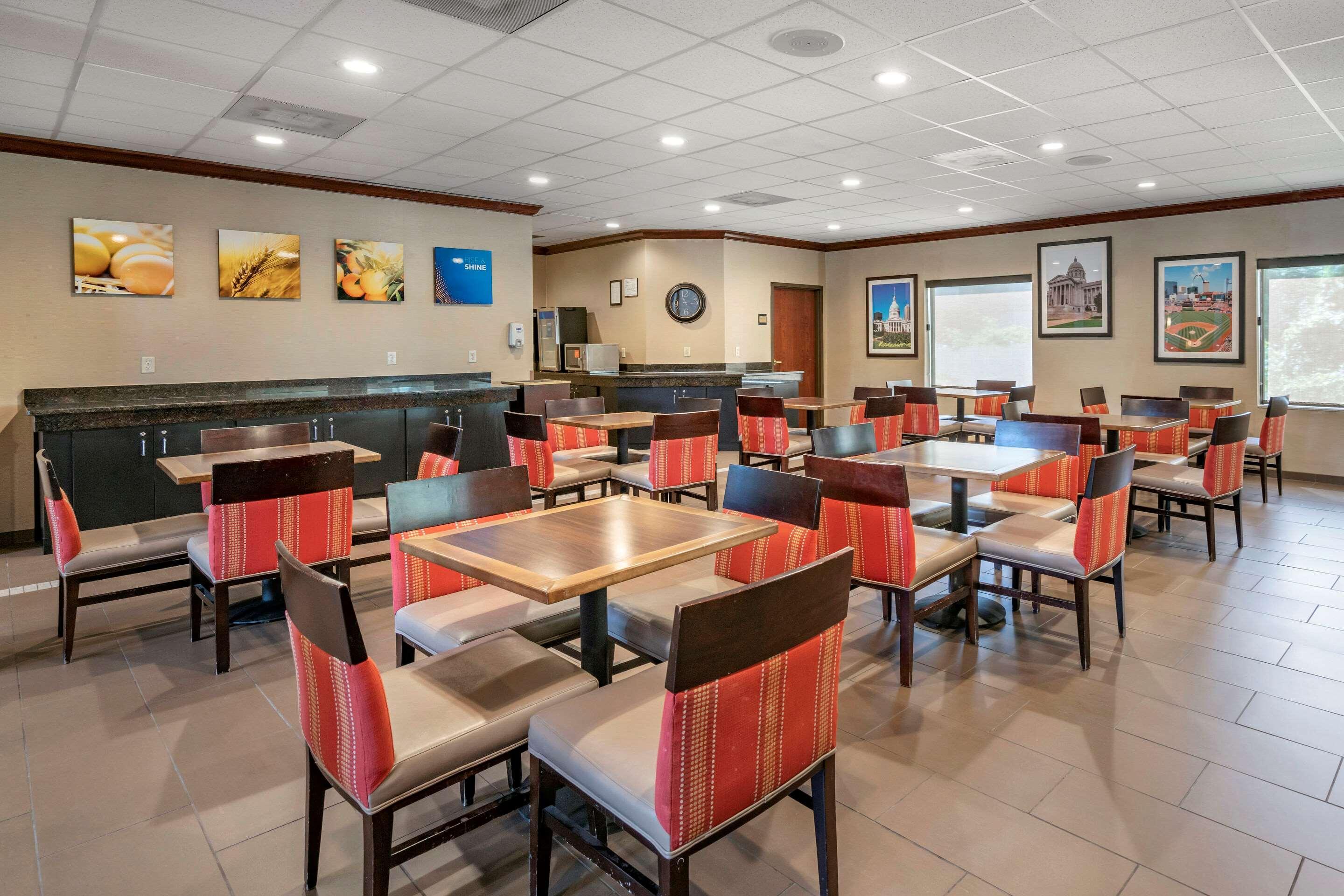 Comfort Inn & Suites St Louis-O'Fallon Buitenkant foto
