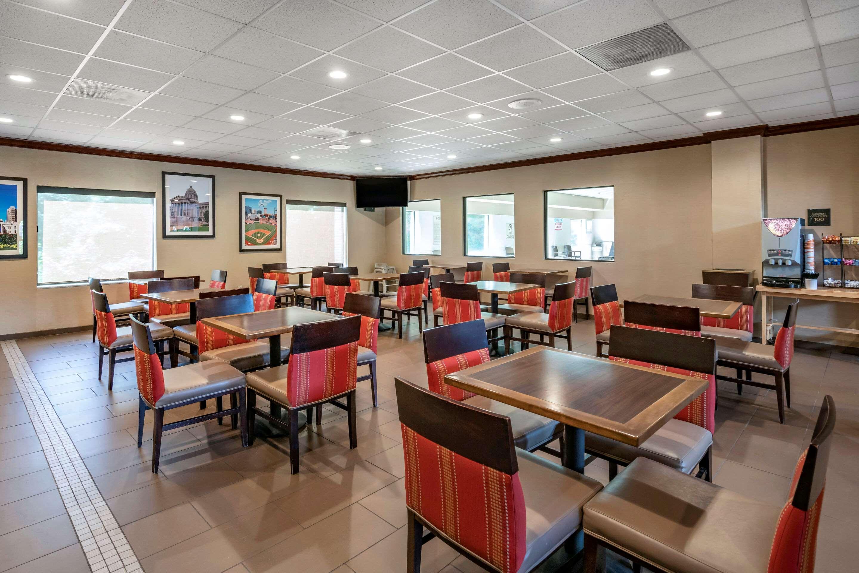 Comfort Inn & Suites St Louis-O'Fallon Buitenkant foto