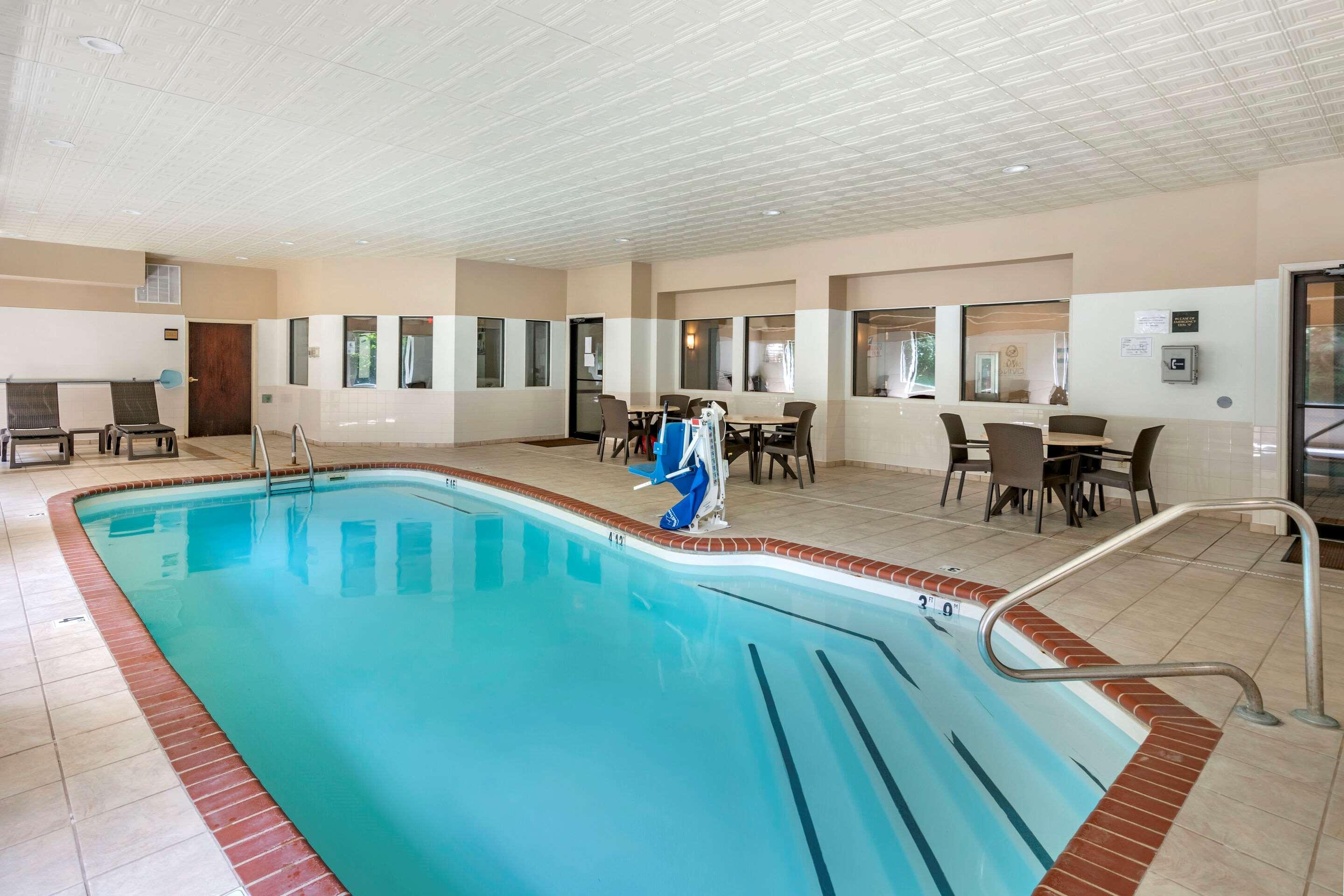 Comfort Inn & Suites St Louis-O'Fallon Buitenkant foto